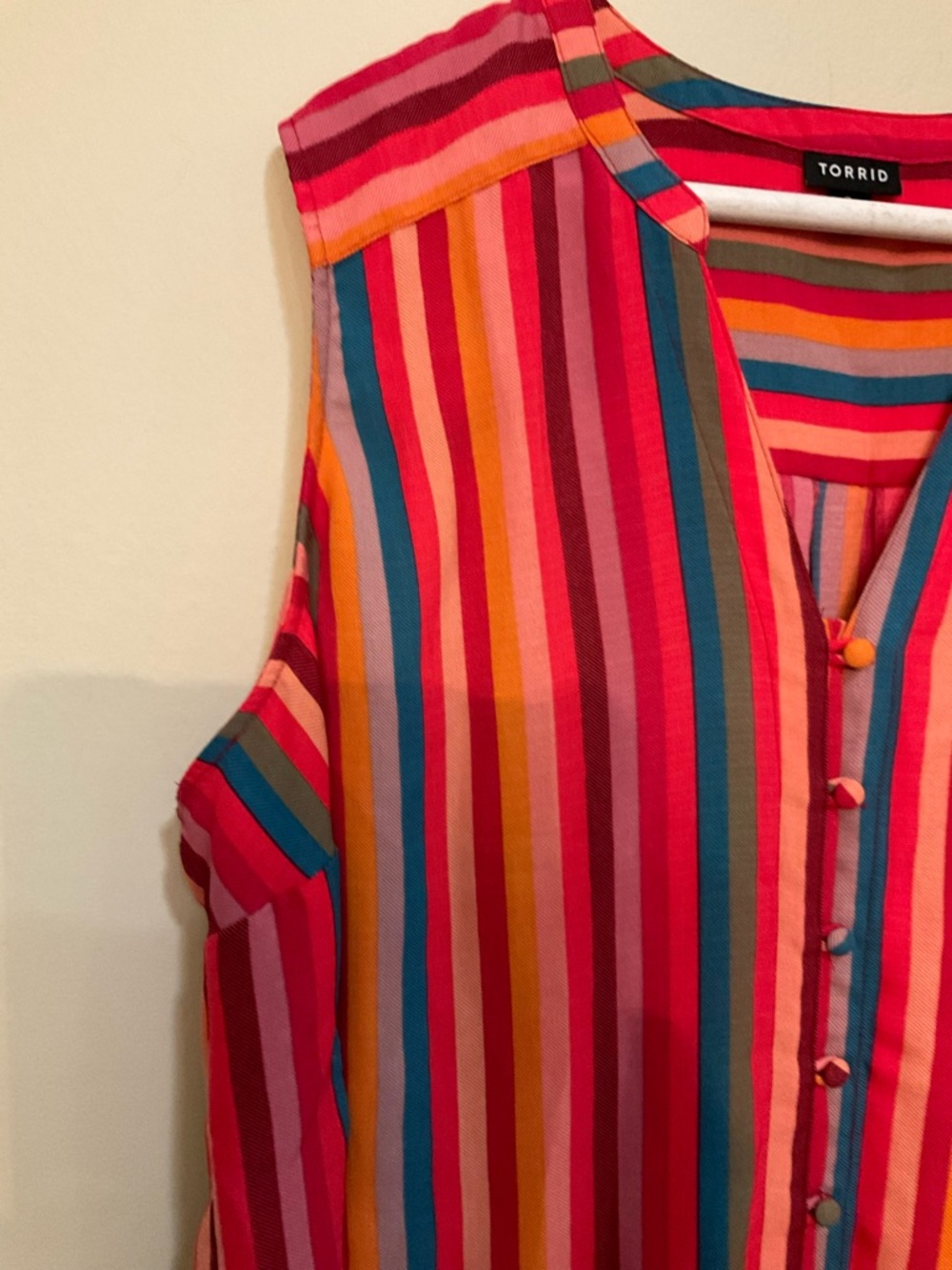 Harper Gauze Button-Front Sleeveless Blouse - Picture 6 of 10